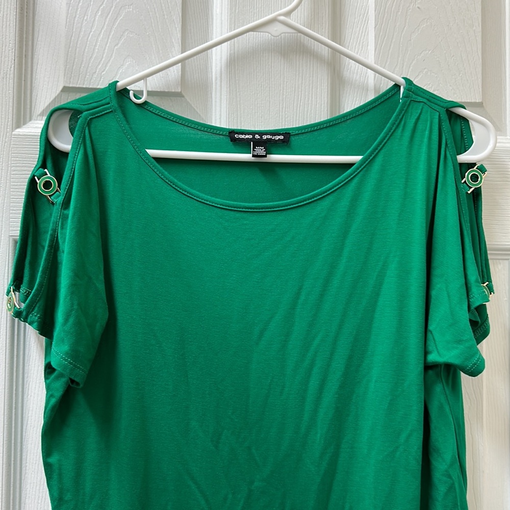 Cable & Gauge Green Cold Shoulder Top - Picture 4 of 11